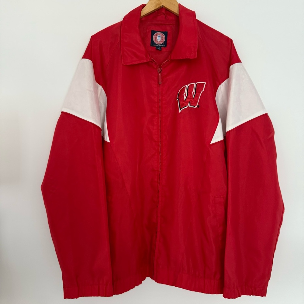 WISCONSIN BADGERS WINDBREAKER COACHES JACKET G-III APPAREL LARGE (oversized)